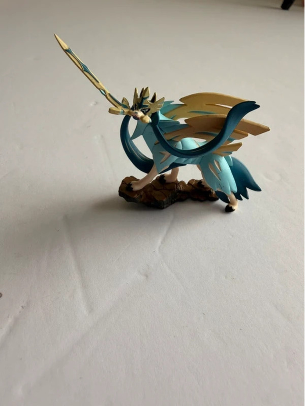 2023 Pokemon Zacian Crowned Sword Form Figure Nintendo Game Freak